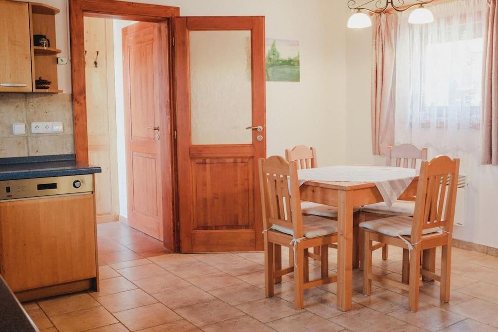 Krasny Srub Na Jihu Brna Villa Zelesice Bagian luar foto