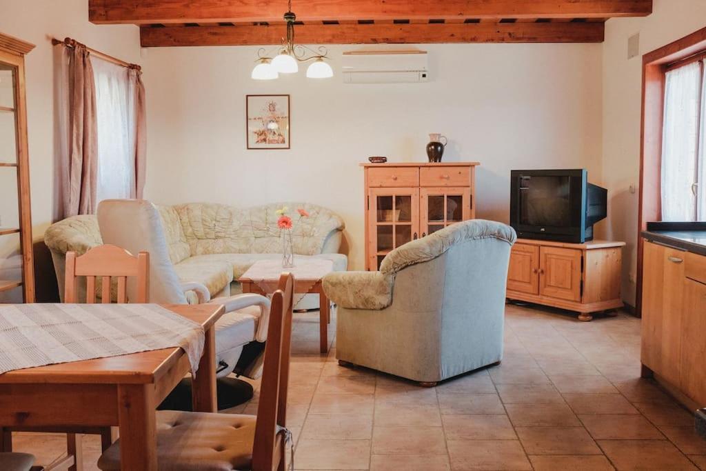 Krasny Srub Na Jihu Brna Villa Zelesice Bagian luar foto